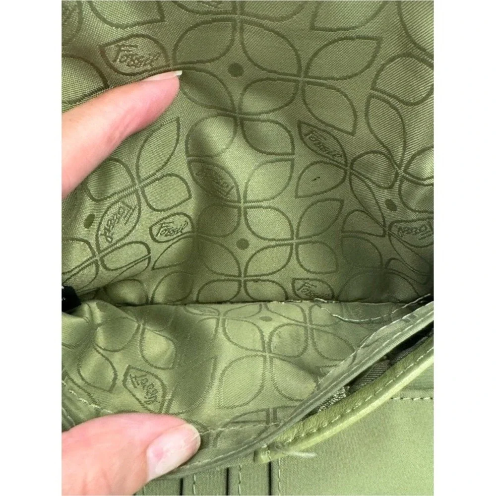 Fossil brand color
